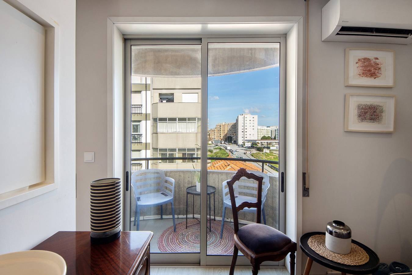 Apartamento inteiro, Apartamento 'The Plaza Boavista' com varanda, Wi-Fi e ar condicionado in Cedofeita, Porto