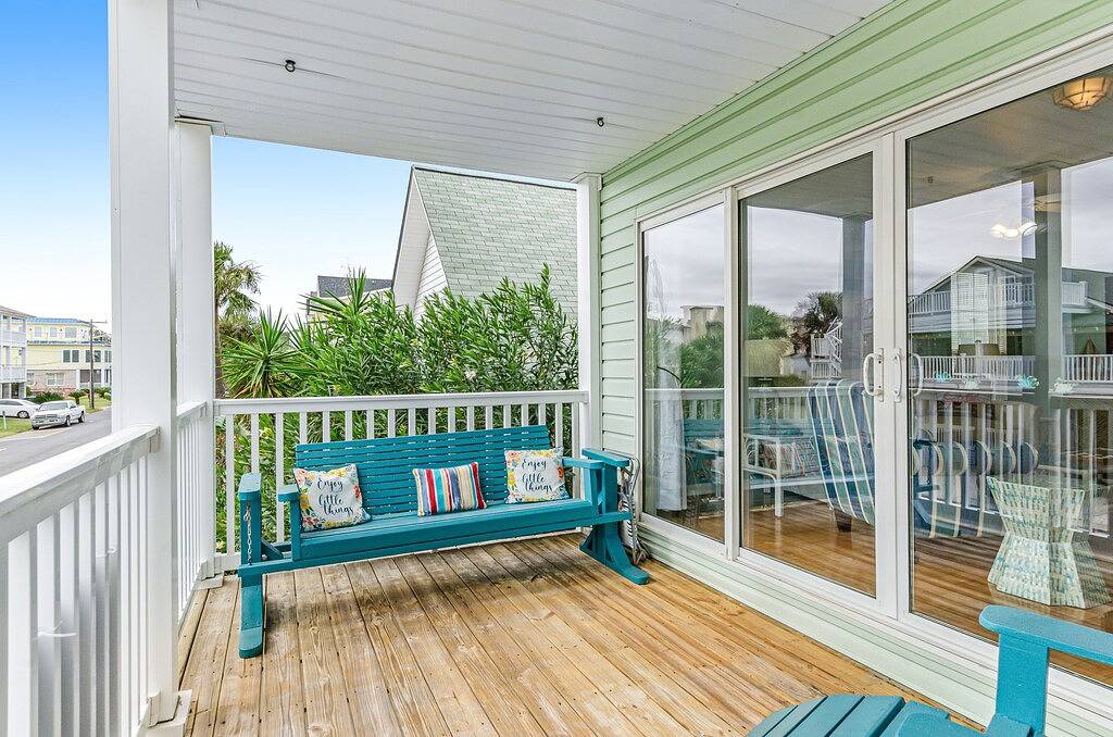 Ganze Wohnung, Coastal gem with balcony, central Ac, washer/dryer - walk to dining & shops in Tybee Island, Chatham County