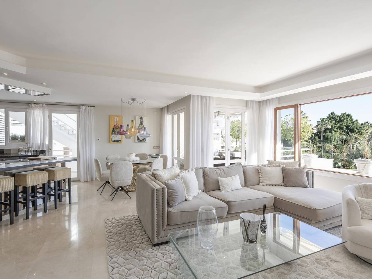 Entire apartment, Penthouse 3 beds, jacuzzi, pools, private parking in Marbella in Nueva Andalucia Golf Valley, Marbella