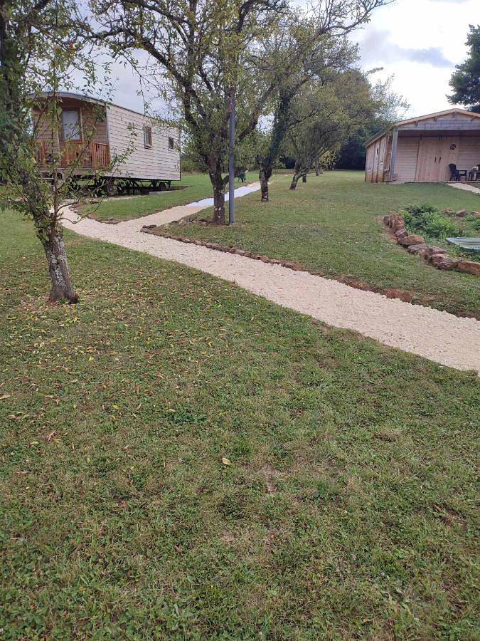 Gîte pour 2 personnes, avec vue et jardin à Sens-Beaujeu - 3