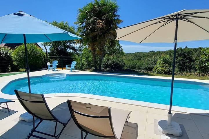 Gîte pour 5 personnes, avec piscine ainsi que jardin et terrasse