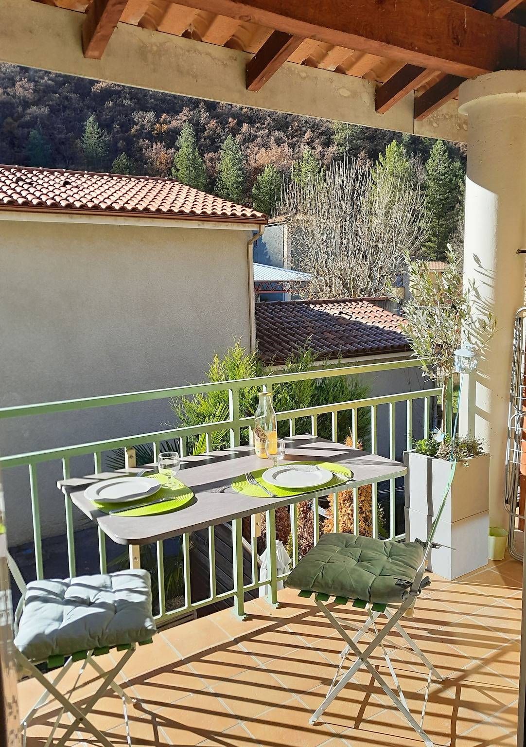 Appartement entier, Appartement 'Le Dignois' avec piscine partagée et balcon in Digne-les-Bains, Alpes-de-Haute-Provence