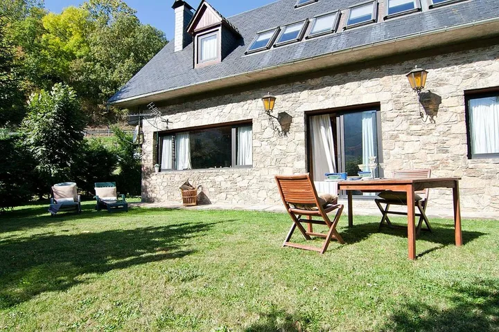 Casa de vacaciones para 12 personas, con vistas además de jardín y sauna, Se admiten mascotas - 1