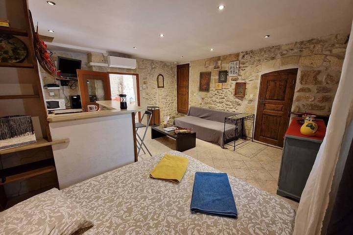 Gîte pour 3 personnes, avec jardin ainsi que piscine et terrasse à Sommières - 4