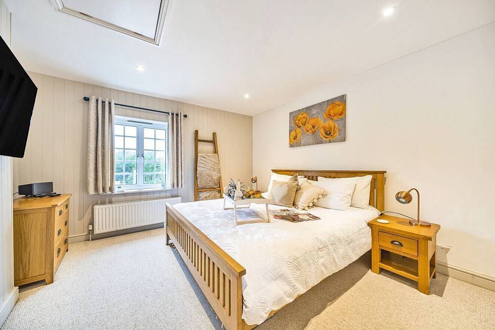 West Wittering Rosemary Cottage – Sleeps 5, Nr Beach, Parking & Family Friendly in West Wittering Beach, West Wittering