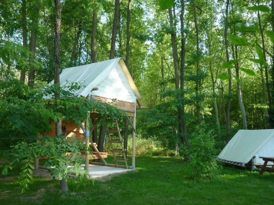 Camping du Lac de Cormoranche - Tente 2 personnes - bivouac perché (sanitaires communs du camping) in Cormoranche-sur-Saône, Région de Bourg-en-Bresse