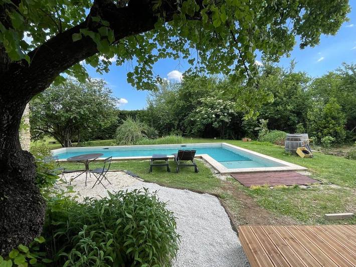 Chambre d’hôte pour 5 personnes, avec jacuzzi et jardin ainsi que piscine et terrasse dans la Drôme