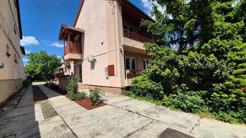 Apartament wakacyjny dla 18 osób, z ogród i jacuzzi w Hajdúszoboszló