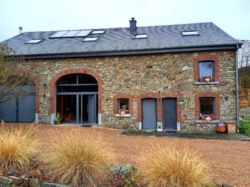 Maison d’hôte pour 4 personnes, avec vue ainsi que jardin et piscine à Stoumont