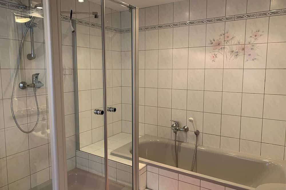 Ganze Wohnung, Romantische Ferienwohnung mit Kamin im Thüringer Wald. Ruhig gelegen! in Burglemnitz, Remptendorf