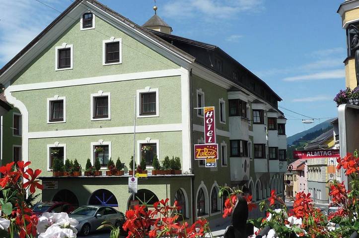 Hotel, mit Whirlpool und Terrasse sowie Kinderpool und Sauna