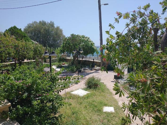 Location de vacances pour 4 personnes, avec terrasse ainsi que vue et jardin, animaux acceptés dans Keratokambos - 2