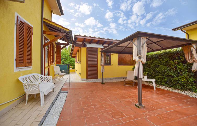 Ganze Ferienwohnung, Ferienvermietung: Massarosa 1km, AC, Parkplatz, Doppelbett in Massarosa, Italienische Riviera