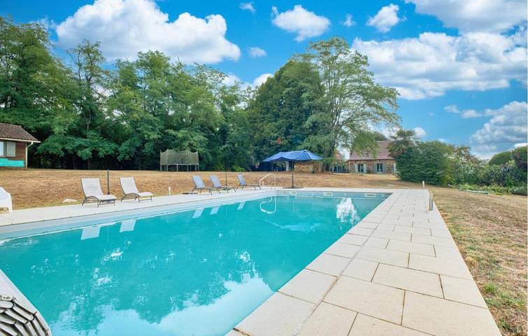 Location de vacances pour 6 personnes, avec piscine à Journiac