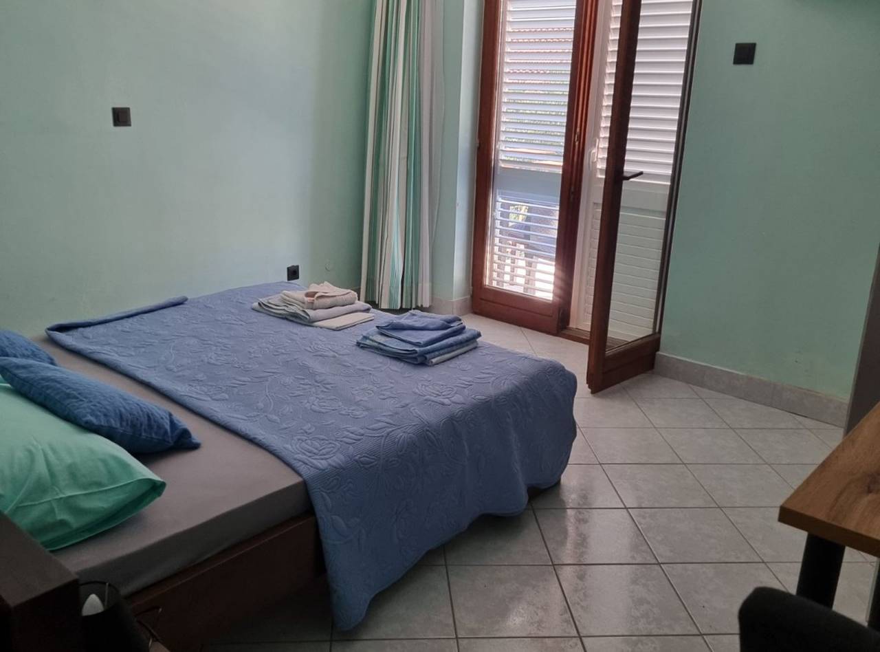Ganzes Studio, Apartments Željka - Studio Apartment with Terrace in Orebic, Peljesac