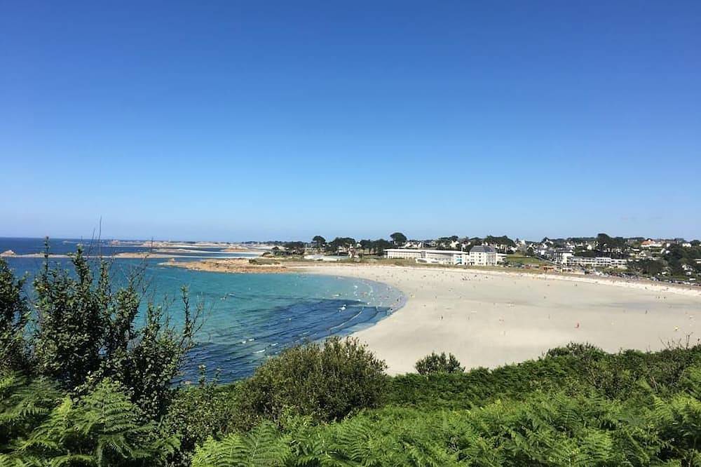 \"Keramuze: comfortable sea-view gîte with terrace and small garden. Beach 200m away in Trévou-Tréguignec, Pink Granite Coast