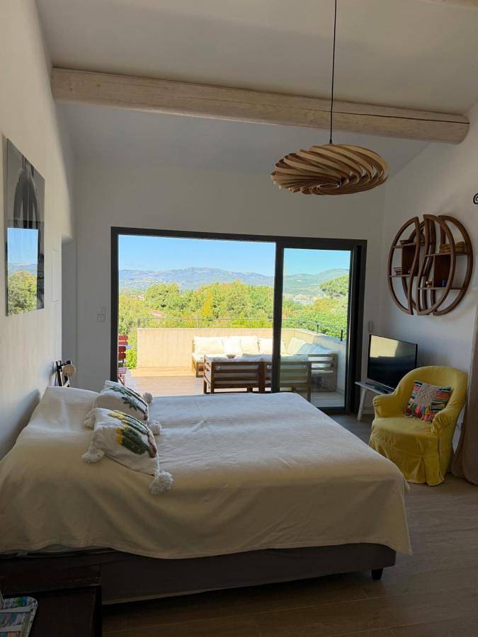 Maison d’hôte pour 2 personnes, avec terrasse et vue à Gassin