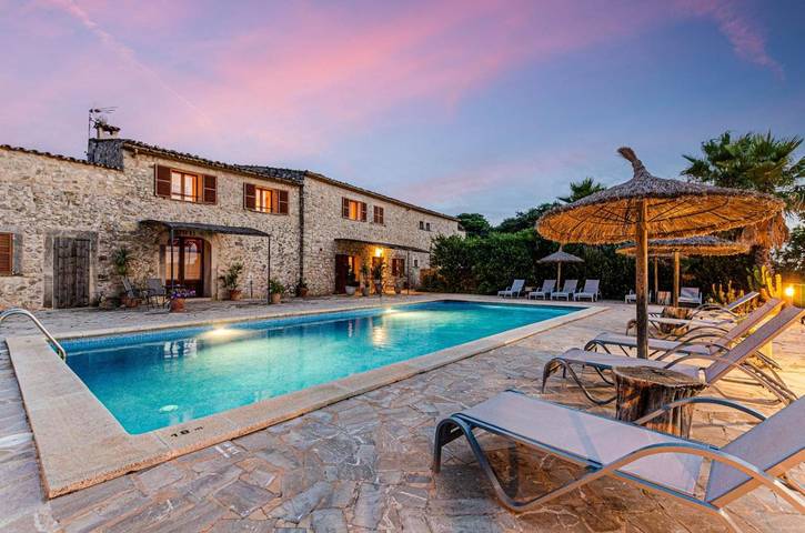 Villa pour 2 personnes, avec jardin et vue ainsi que piscine et terrasse à Majorque