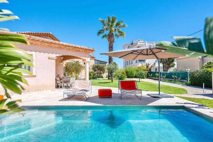 Location de vacances pour 12 personnes, avec terrasse et piscine ainsi que jardin et vue, animaux acceptés dans Plage Miramar - 2