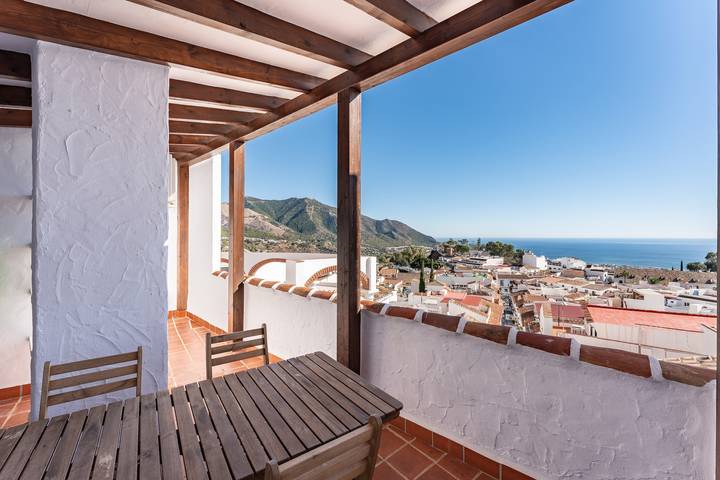 Apartment 'La Cueva' with Sea View, Terrace & Wi-Fi in Mijas Pueblo, Mijas