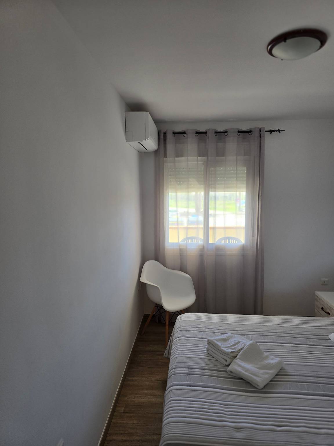 Entire holiday apartment, Sunny Seaside Apartment in Oliva in Oliva Old Town, Oliva