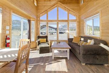 Log Cabin for 4 Guests in Mammoth Lakes, Mammoth Mountain, Picture 4