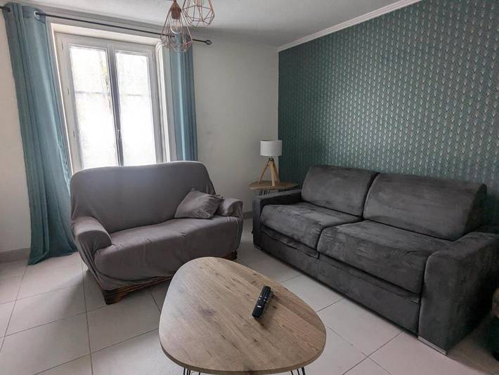 Location de vacances pour 6 personnes, avec jardin et terrasse, animaux acceptés à Valdivienne - 2