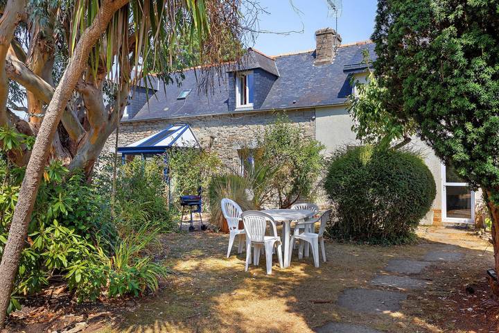 Ferienhaus 'Maison Ty Bihan' mit privater Terrasse, privatem Garten und Wi-Fi in Beg-Léguer, Lannion