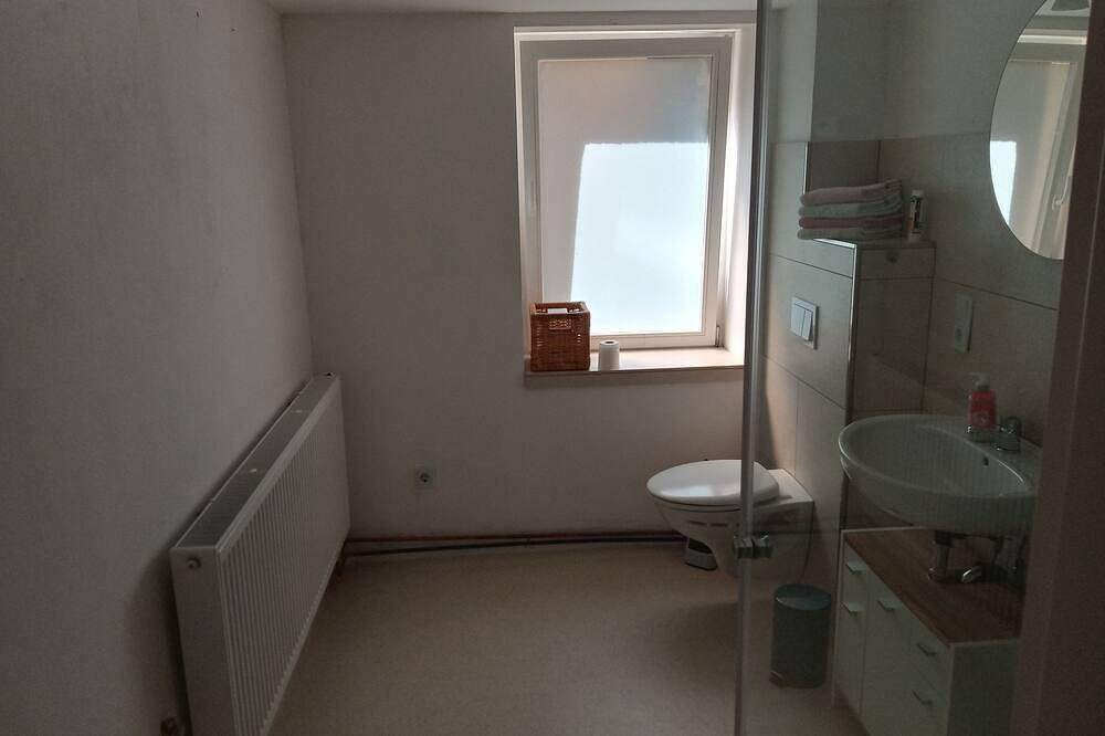 Ganze Wohnung, Ferienwohnung Baunatal - ruhiges Apartment am Ende einer Sackgasse in Baunatal, Hessisches Bergland