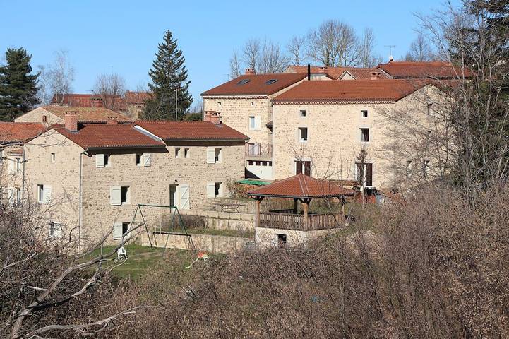 Location de vacances pour 30 personnes, avec jardin et terrasse dans Région de Besse-et-Saint-Anastaise