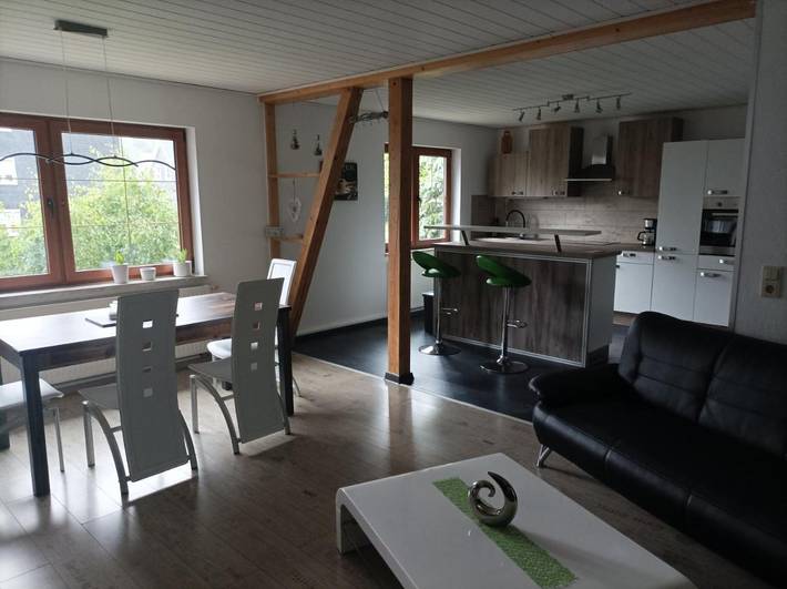 Ferienwohnung für 10 Personen, mit Terrasse und Garten sowie Ausblick in Schiefergebirge