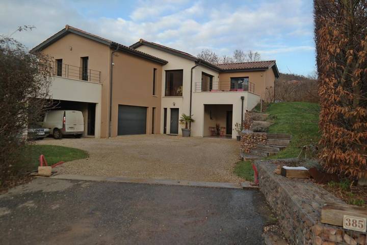 Gîte pour 4 personnes, avec jardin et vue, adapté aux familles à Leynes - 2