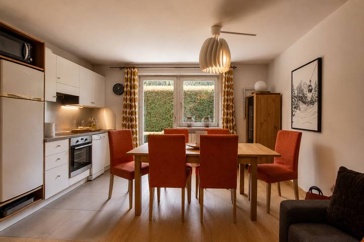 Gîte pour 7 personnes, avec terrasse ainsi que jardin et jacuzzi dans Office De Tourisme De Chamonix