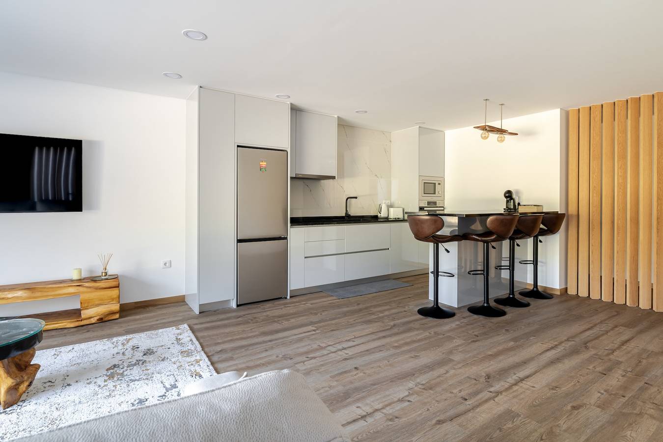 Casa de Vacaciones 'Serração T1' con Vista al Lago, Wi-Fi y Aire Acondicionado in Rio Caldo, Distrito de Braga