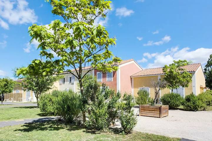 Location de vacances pour 6 personnes, avec terrasse ainsi que sauna et piscine, animaux acceptés à Colombiers - 4