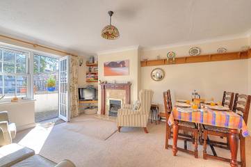 Log Cabin for 4 People in Lyme Regis, Jurassic Coast, Photo 4