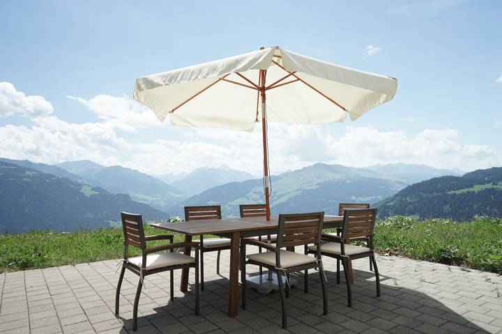 Ferienwohnung für 6 Personen, mit Terrasse und Garten in Falera