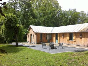 Gîte pour 4 personnes, avec vue ainsi que vue sur le lac et jardin à La Brède