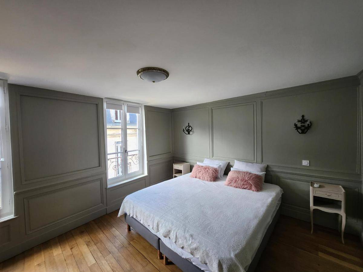 Deluxe Double Room with Shower in Bourges, Région de Bourges