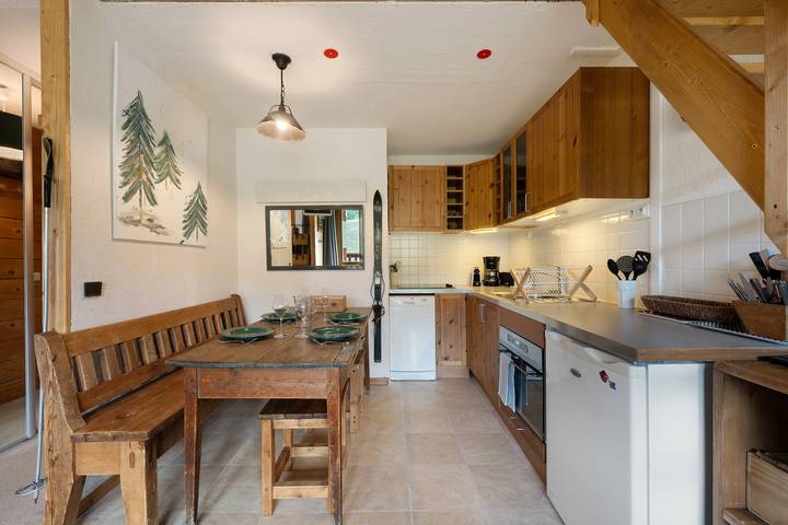 Refuge on the Slopes: Plagne Village, Mountain View, Balcony & Wi-Fi