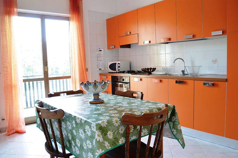 Ganze Wohnung, Ferienhaus im Park von Cilento Agropoli 150 Meter vom Meer entfernt in Agropoli, Cilento