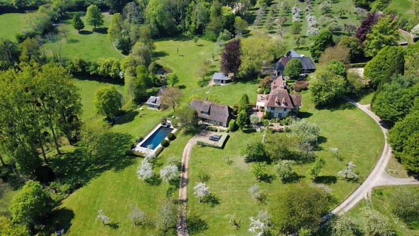 Location de vacances pour 7 personnes, avec sauna et piscine ainsi que jardin et vue à Saint-Hymer
