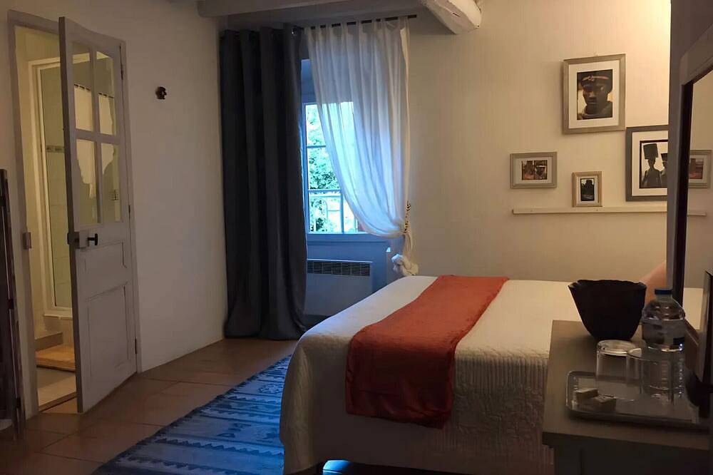 Gîte 'Les Aiguières en Provence' con Terraza Privada, Jardín Privado y Wi-Fi in Suze-la-Rousse, Región de Nyons