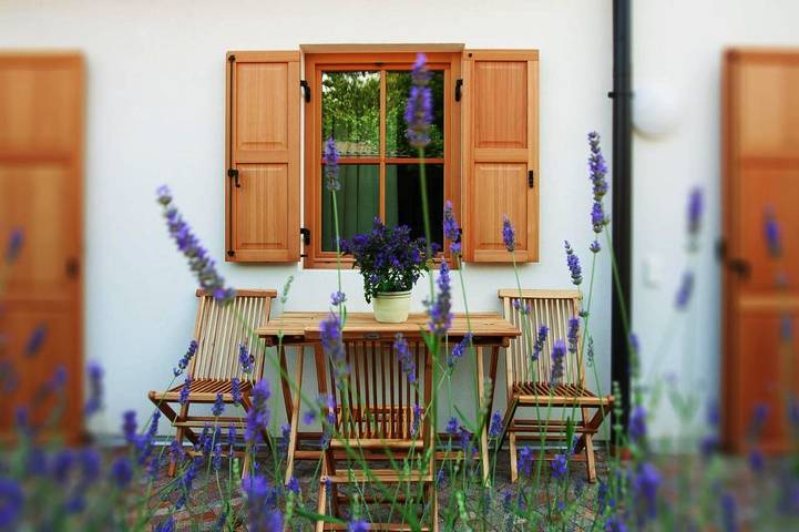 Ferienwohnung für 6 Personen, mit Ausblick und Garten sowie Pool