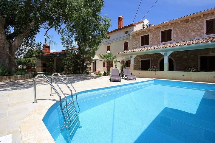 Ganze Wohnung, Ferienunterkunft mit Pool, Klima, WLAN, Grill in Krnica, Marčana