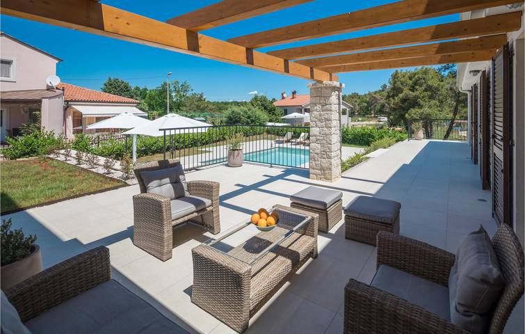 Ferienhaus für 8 Personen, mit Sauna und Pool sowie Terrasse in Umag - 4