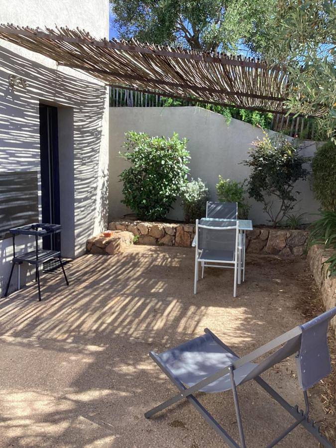 Appartement de vacances pour 2 personnes, avec vue ainsi que piscine et jardin