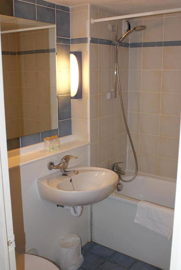 Hôtel pour 3 personnes, avec terrasse, animaux acceptés à Chasse-sur-Rhône - 3