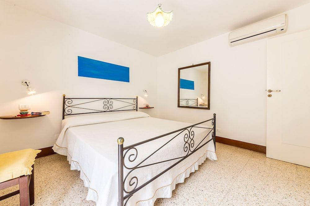 Rooftop house in the center, 2/4 guests, free illimited Wifi, free parking in Scicli, Ragusa Province