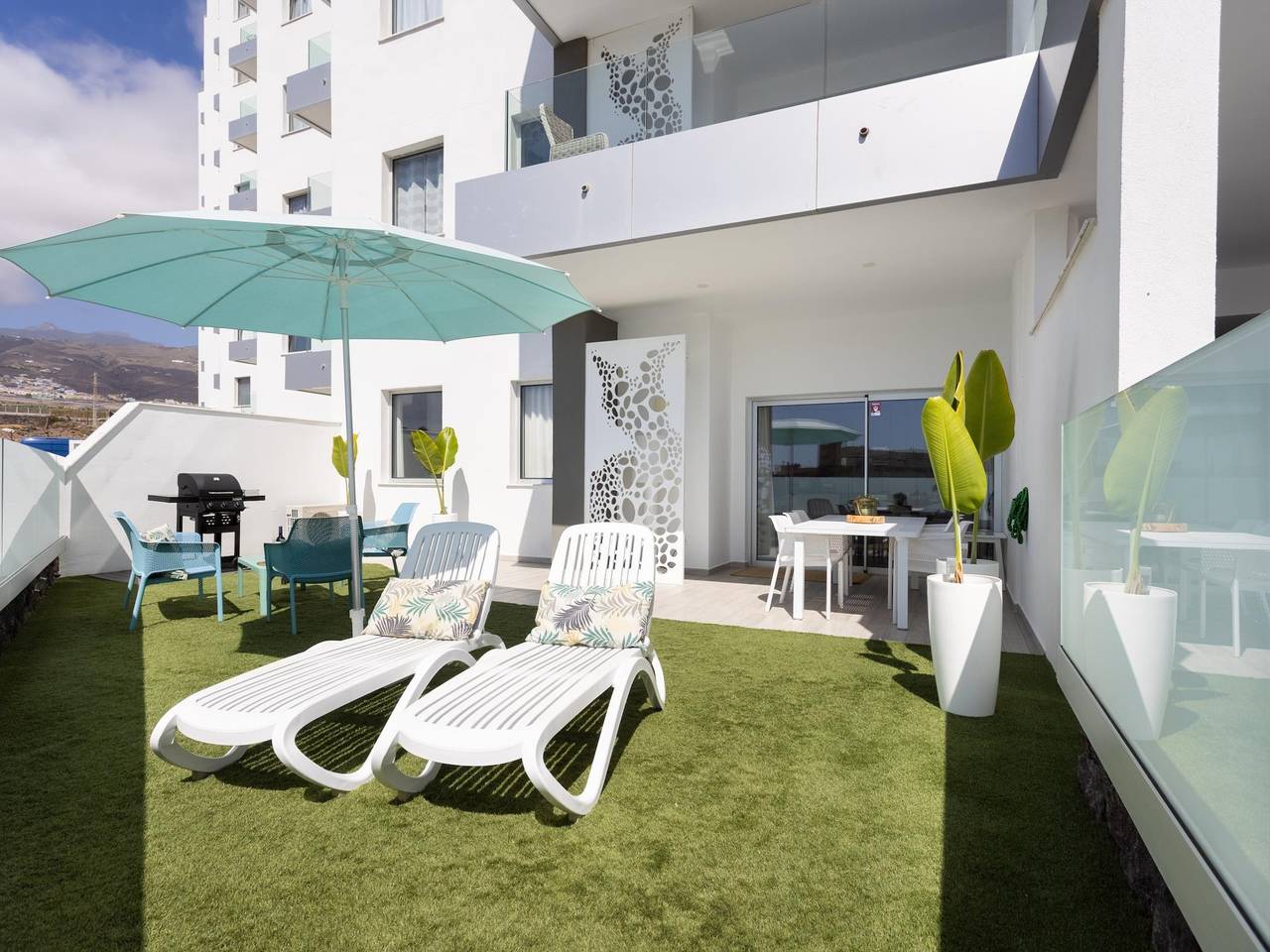 Ganze Ferienwohnung, Spektakuläres Ferienhaus Mit Terrasse Und Teilmeerblick in Playa Paraíso, Adeje